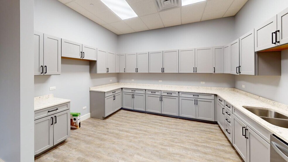 More Photos Of 101 S 1st St, West Dundee Loft Creative Space For Lease