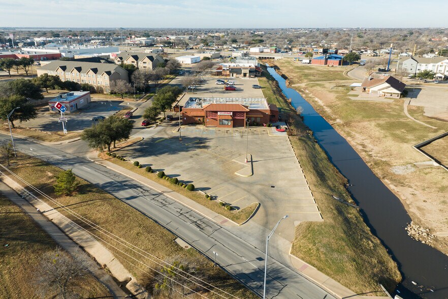 More Photos Of 4516 Maplewood Ave, Wichita Falls General Retail For Sale