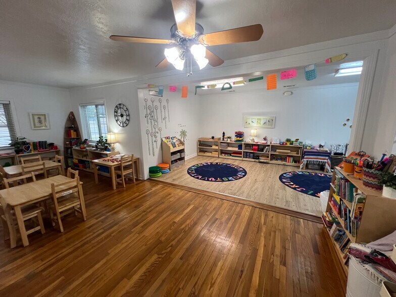 More Photos Of 405 W Main St, Round Rock Daycare Center For Sale