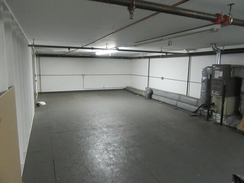 More Photos Of 3211 Atlantic Dr, Port Huron Distribution For Lease