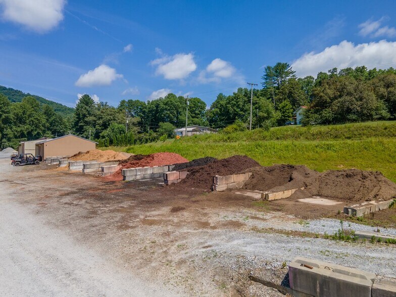 More Photos Of 424 Terrell Rd, Franklin Showroom For Sale