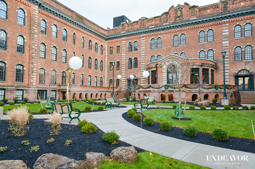 More Photos Of 300 Alexander St, Rochester Apartments For Sale