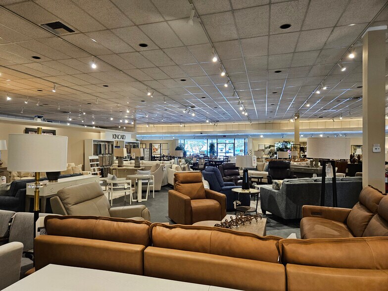 More Photos Of 345 W 18th St, Merced Storefront For Sale