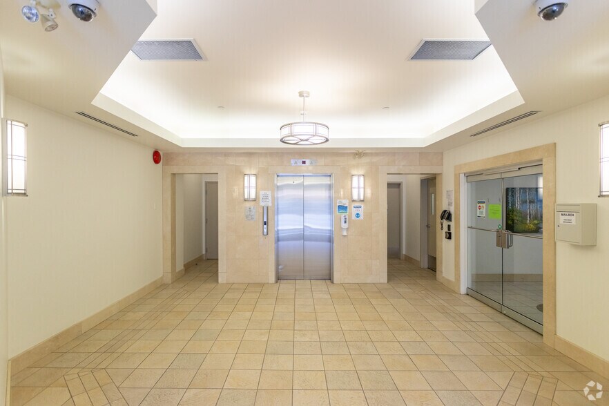 More Photos Of 1885-1887 W Broadway, Vancouver Office For Lease