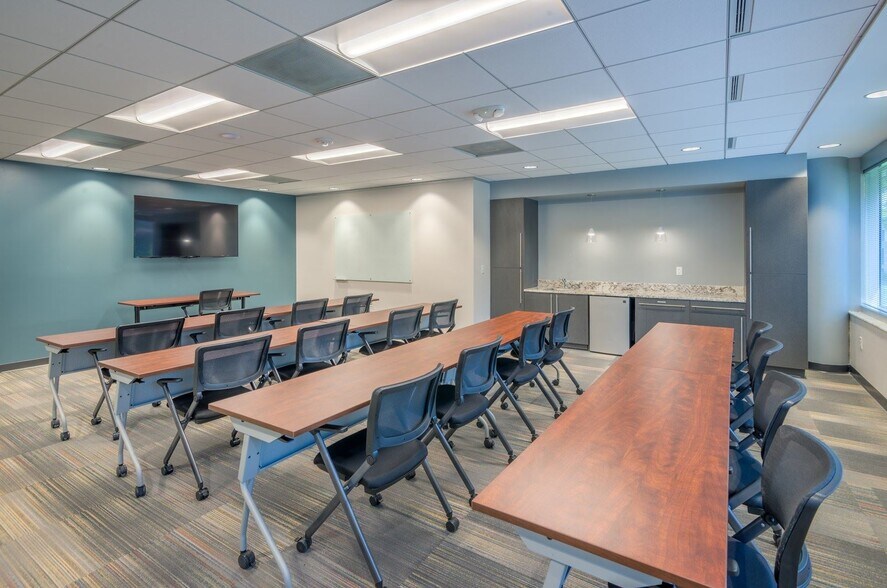 More Photos Of 5400 Glenwood Ave, Raleigh Office For Lease