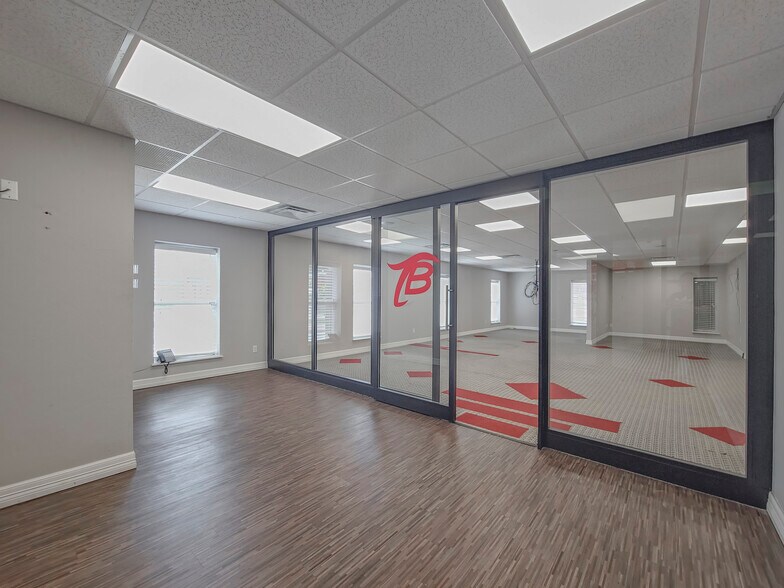 More Photos Of 6001 Nw Expressway, Oklahoma City Office For Sale
