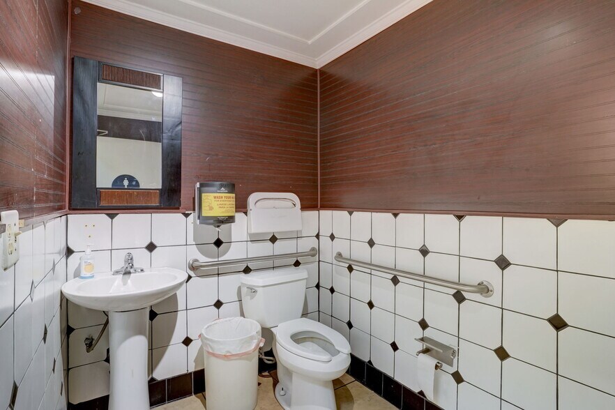 More Photos Of 733 N Mountain Ave, Upland Restaurant For Sale