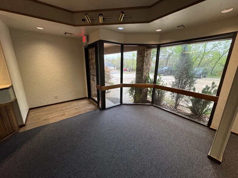 More Photos Of 216 E 10th Street Plz, Edmond Medical For Lease