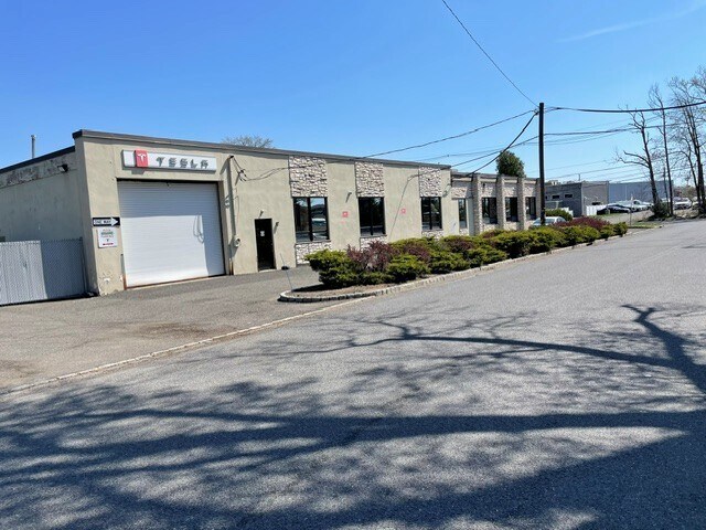 More Photos Of 52 Commerce St, Springfield Flex For Lease