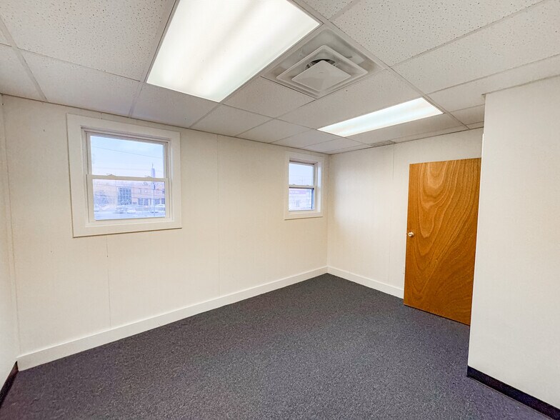More Photos Of 3906-3908 Concord Pike, Wilmington Storefront For Lease