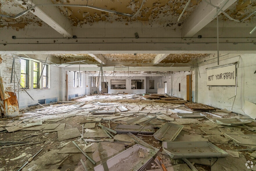 More Photos Of 1101 Chavez Dr, Flint Specialty For Lease