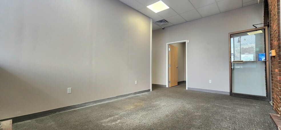 More Photos Of 464 Bremen St, East Boston Freestanding For Lease