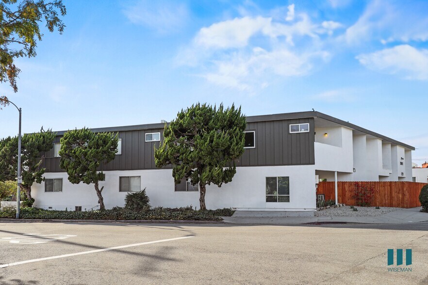 More Photos Of 2001 Penmar Ave, Venice Apartments For Sale