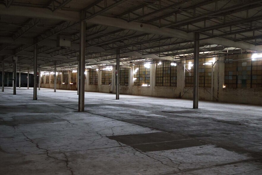 More Photos Of 2120 S Washington Ave, Lansing Warehouse For Sale