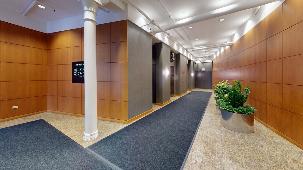 More Photos Of 225 W Illinois St, Chicago Loft Creative Space For Lease