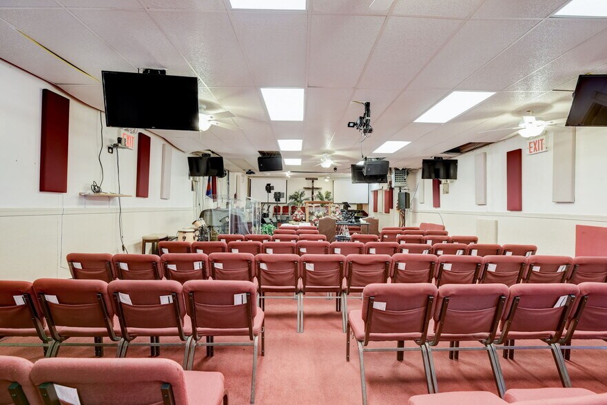 2705 Hone Ave, Bronx, NY 10469 Storefront For Sale