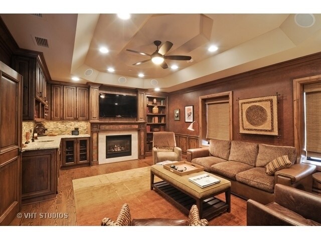 More Photos Of 2132 Green Bay Rd, Highland Park Office For Lease