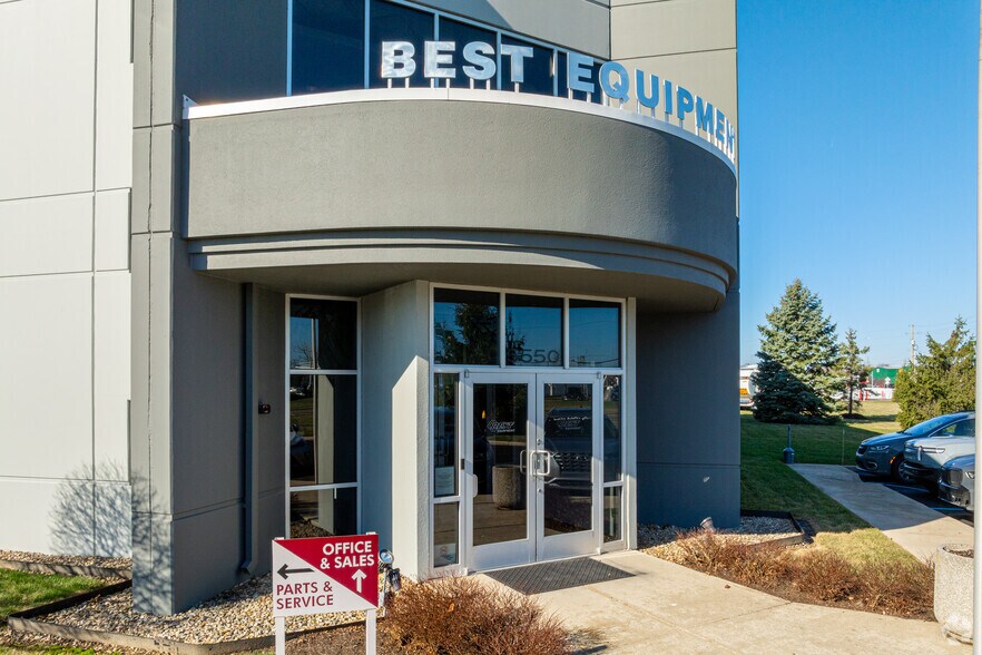 More Photos Of 5550 Poindexter Dr, Indianapolis Distribution For Sale