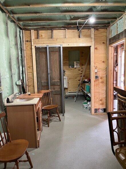 More Photos Of 2985 Mill Pl, Sauquoit Manufacturing For Sale