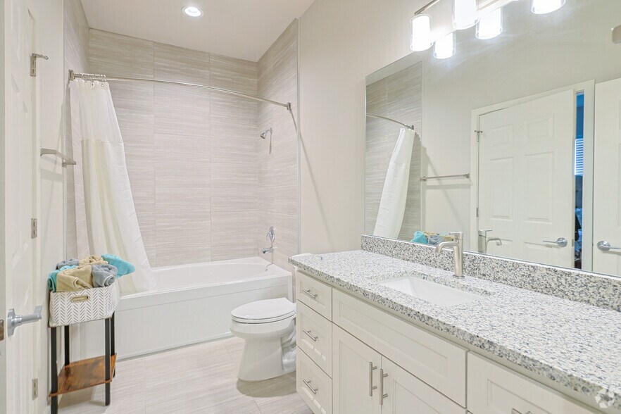 More Photos Of 109 N Lexington St, Manor Apartments For Lease