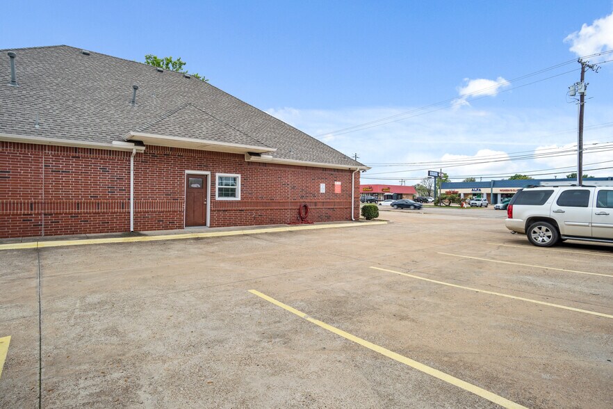 More Photos Of 5506 Broadway Blvd, Garland Medical For Sale