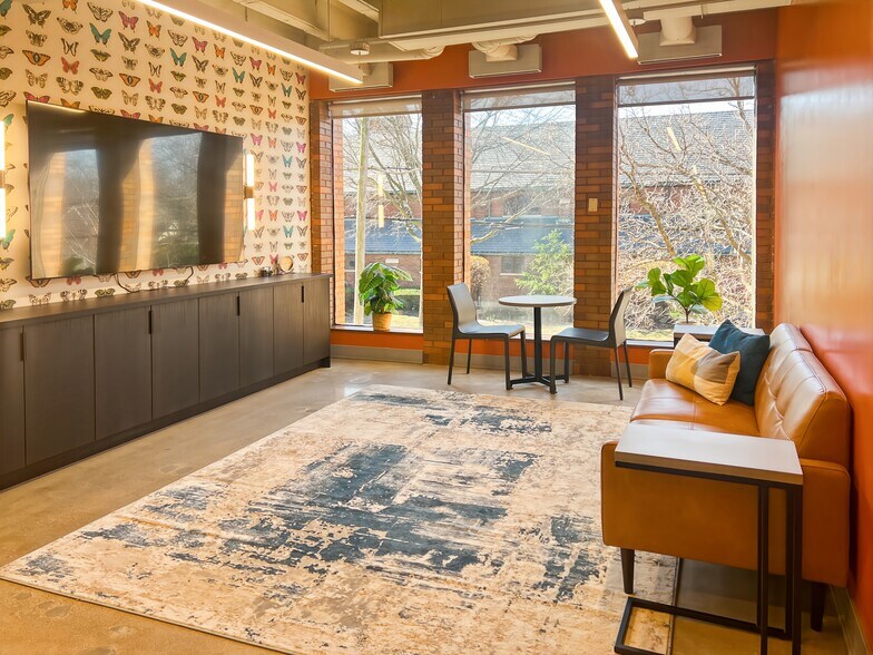 More Photos Of 222 S Prospect Ave, Park Ridge Coworking Space