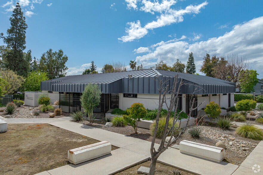 Primary Photo Of 3941 San Dimas St, Bakersfield Medical For Sale