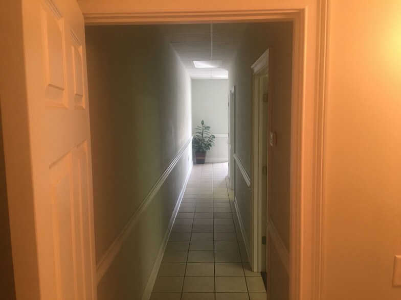 More Photos Of 807 S Laurel St, Springfield Medical For Lease