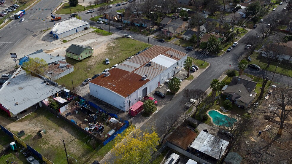 More Photos Of 3700 Thompson St, Austin Loft Creative Space For Lease