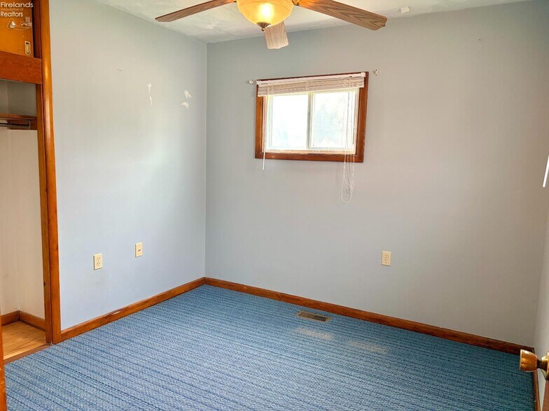 More Photos Of 418 Main st, Risingsun General Retail For Sale