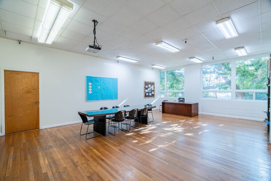 More Photos Of 2911 N San Fernando Rd, Los Angeles Schools For Lease