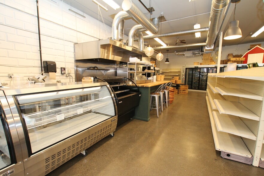 More Photos Of 162 Harding St, Worcester General Retail For Sale