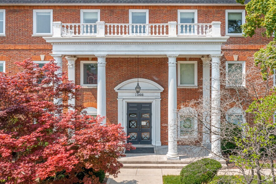 More Photos Of 7366 N Lincoln Ave, Lincolnwood Office For Lease