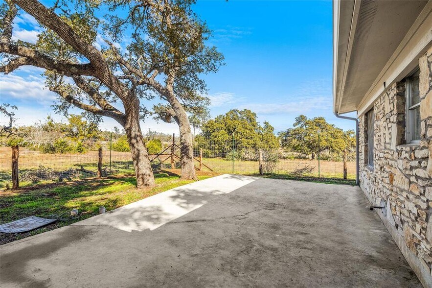 More Photos Of 24503 Ranch Road 12, Dripping Springs Office For Sale