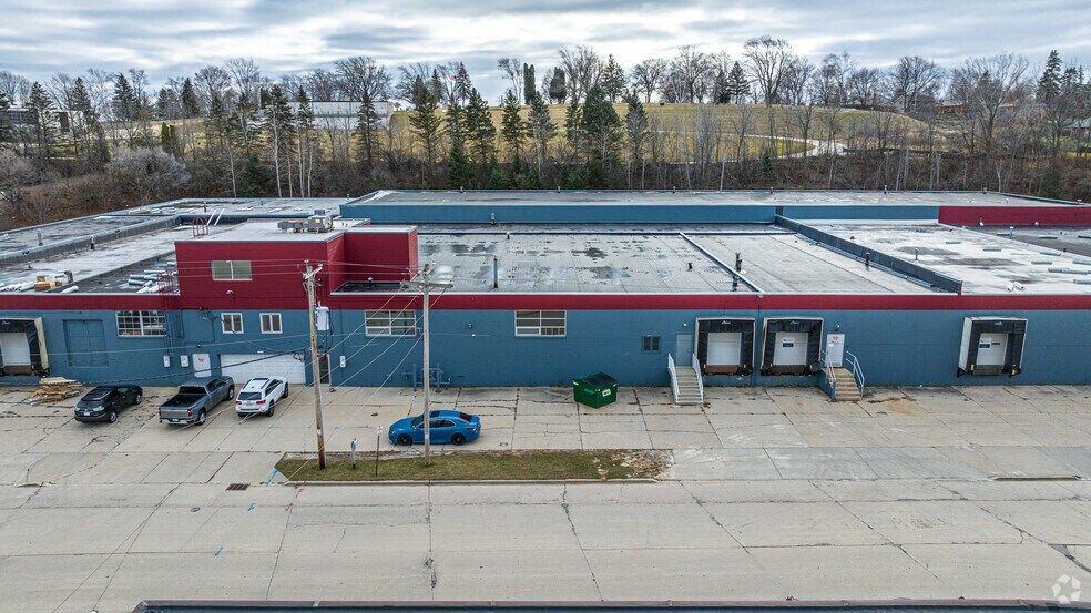 More Photos Of 1515 Ellis St, Waukesha Manufacturing For Lease