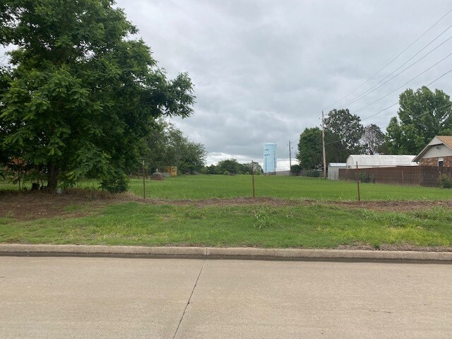 More Photos Of 2910 Hardy Springs Rd, Mcalester Storefront Retail Office For Sale