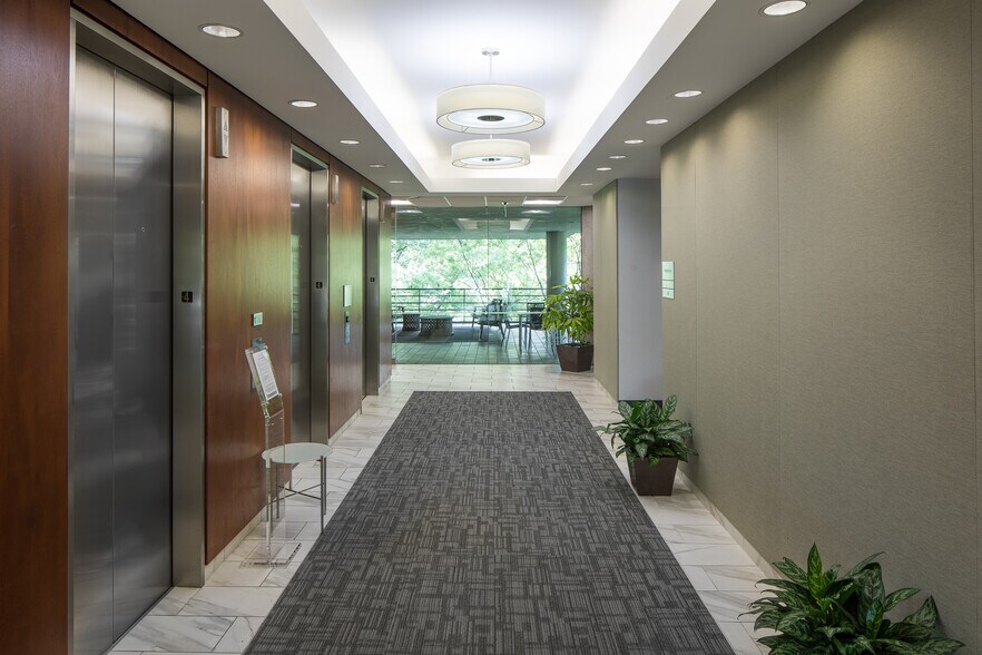 More Photos Of 280 Interstate N Cir, Atlanta Office For Lease
