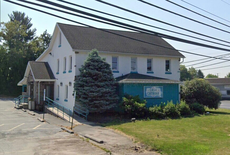 Primary Photo Of 1905 Brookside Rd, Macungie Restaurant For Lease