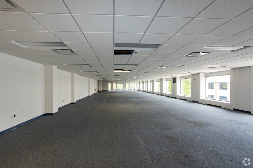 More Photos Of 1 Huntington Quadrangle, Melville Office For Lease