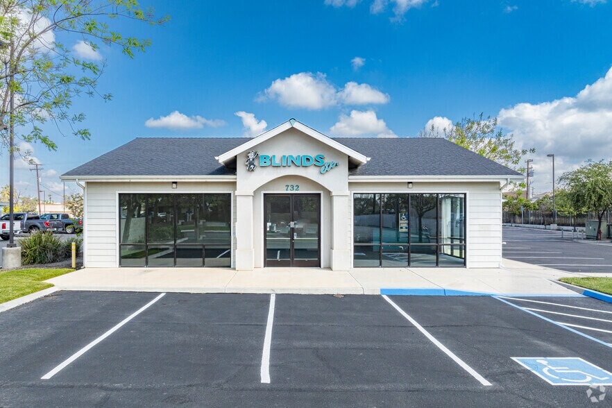 More Photos Of 732 Vaughn St, Hanford Freestanding For Lease