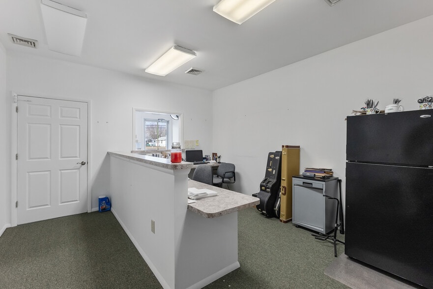 More Photos Of 2004 Bayshore Rd, Villas Medical For Sale