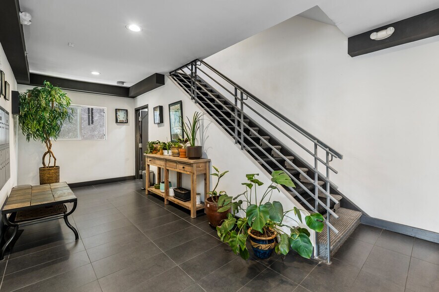 More Photos Of 845 Bunker Hill Ave, Los Angeles Apartments For Sale