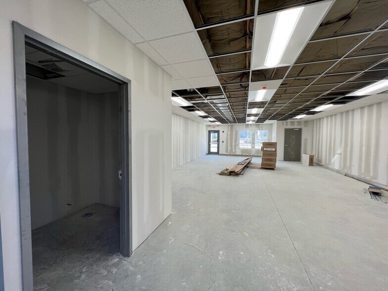 More Photos Of 294 Cowesett Ave, West Warwick General Retail For Lease