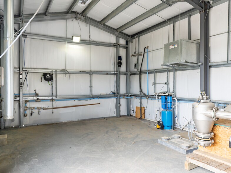 More Photos Of 16640 Highway 36, Needville Industrial For Lease