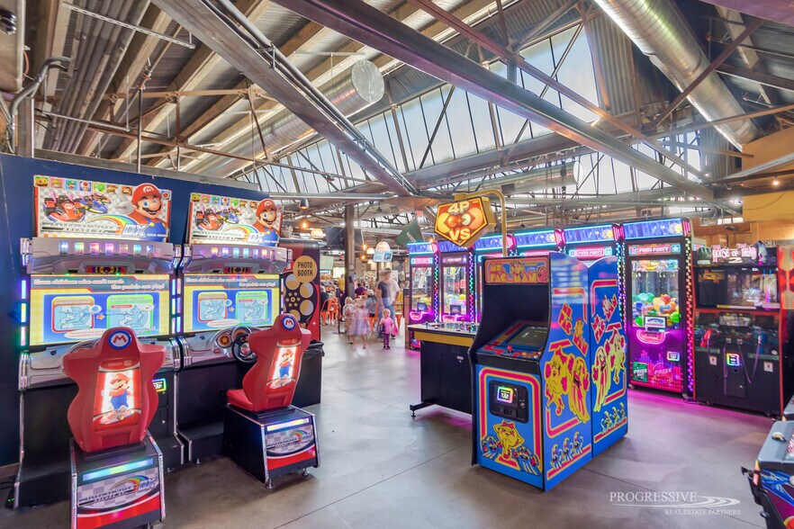 More Photos Of 330 3rd St, Redlands Restaurant For Lease