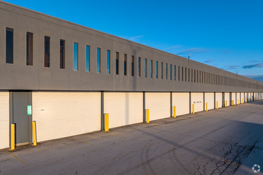 More Photos Of 11800 W Burleigh St, Wauwatosa Distribution For Lease