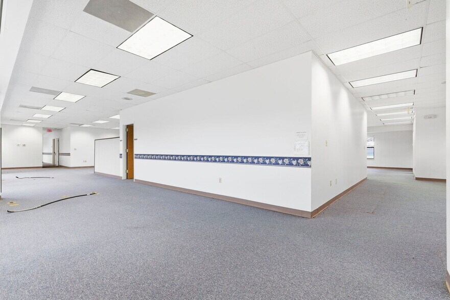 More Photos Of 718 N Martin St, East Prairie Office For Sale