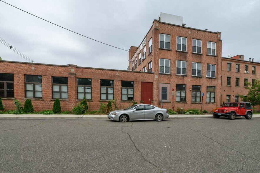 More Photos Of 464 Pratt Street Ext, Meriden Apartments For Sale