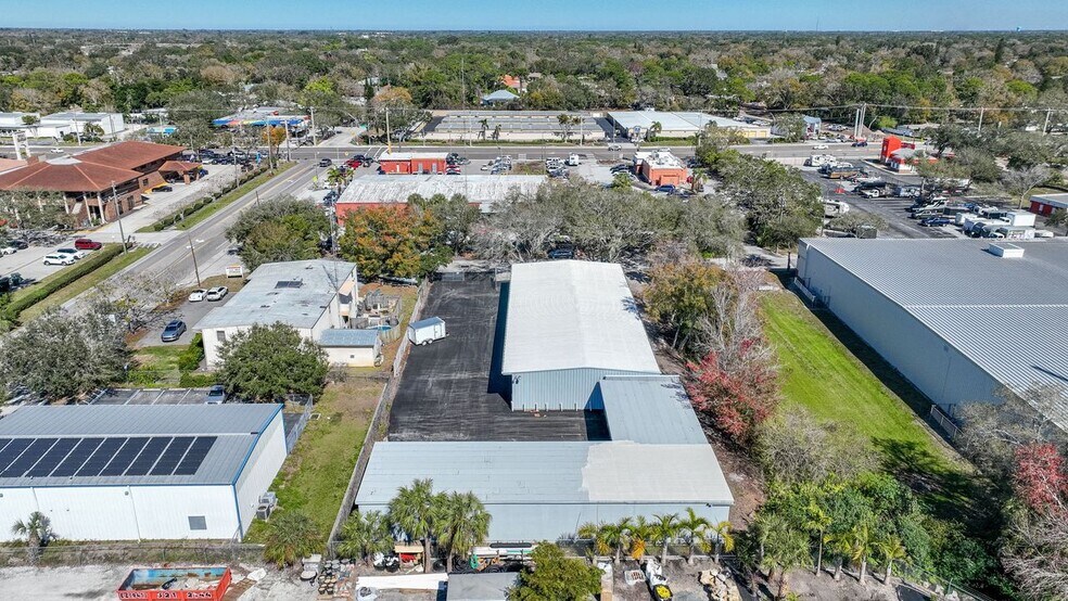 More Photos Of 3945 Sawyer Rd, Sarasota Self Storage For Sale