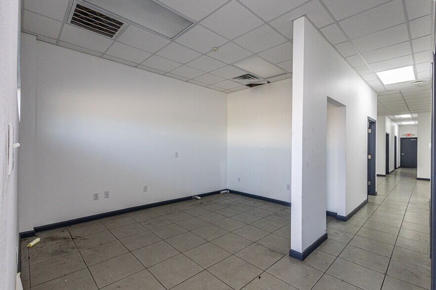 More Photos Of 13806 N Unitec Dr, Laredo Warehouse For Lease